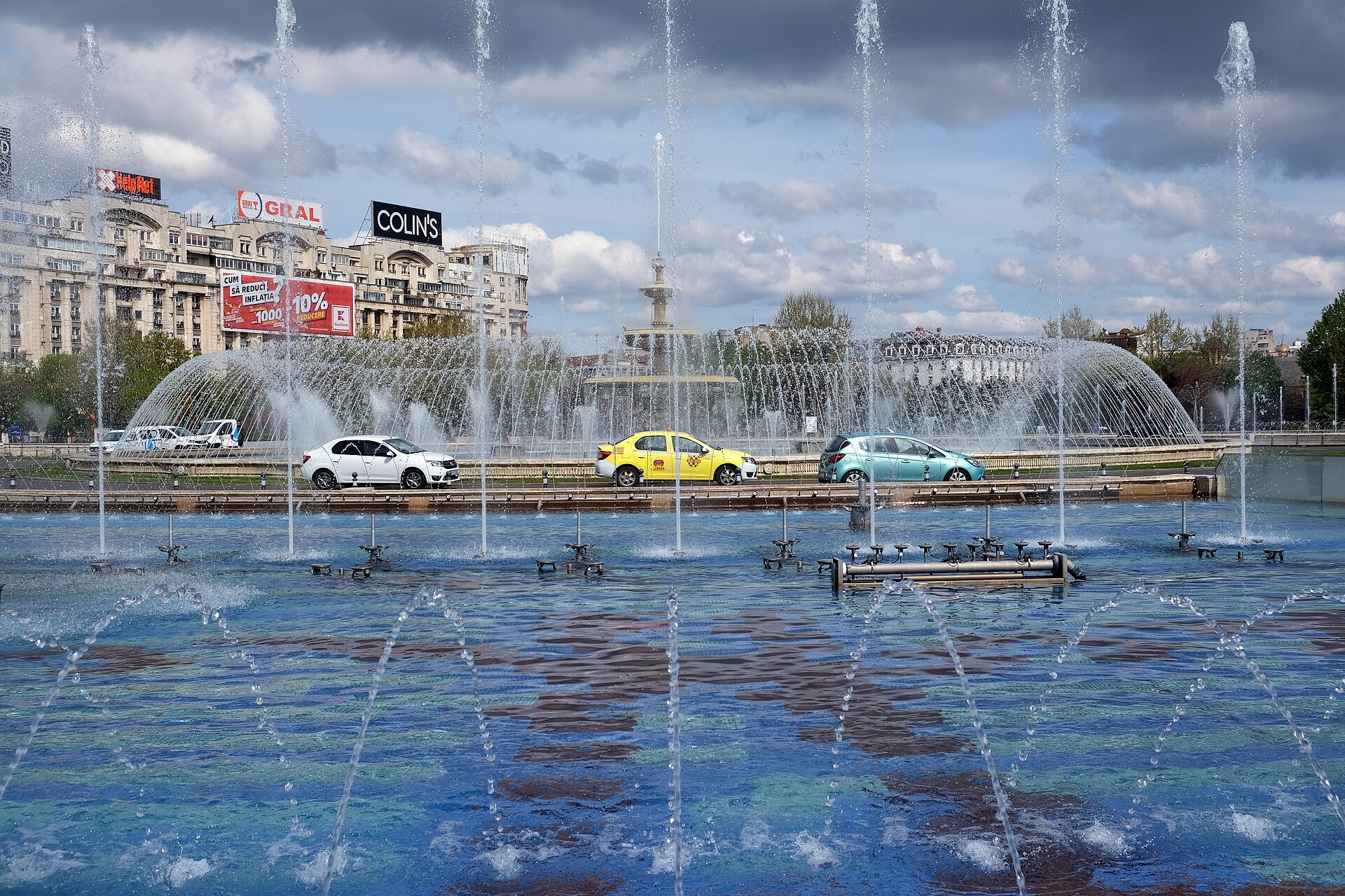 Springbrunnen an der Piața Unirii in Bukarest