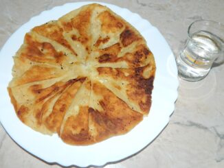 Plăcintă creață mit Käse